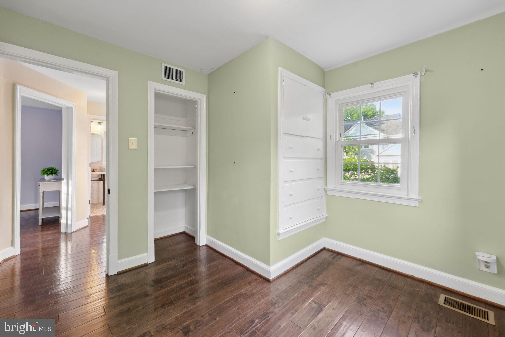 2401 N George Mason Dr