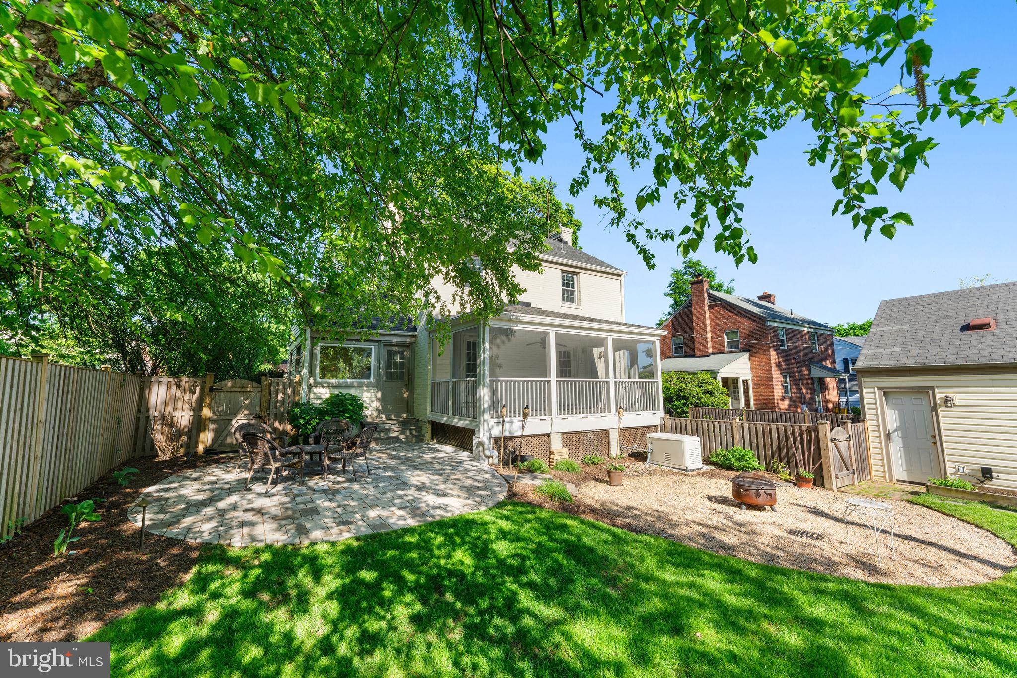 2401 N George Mason Dr