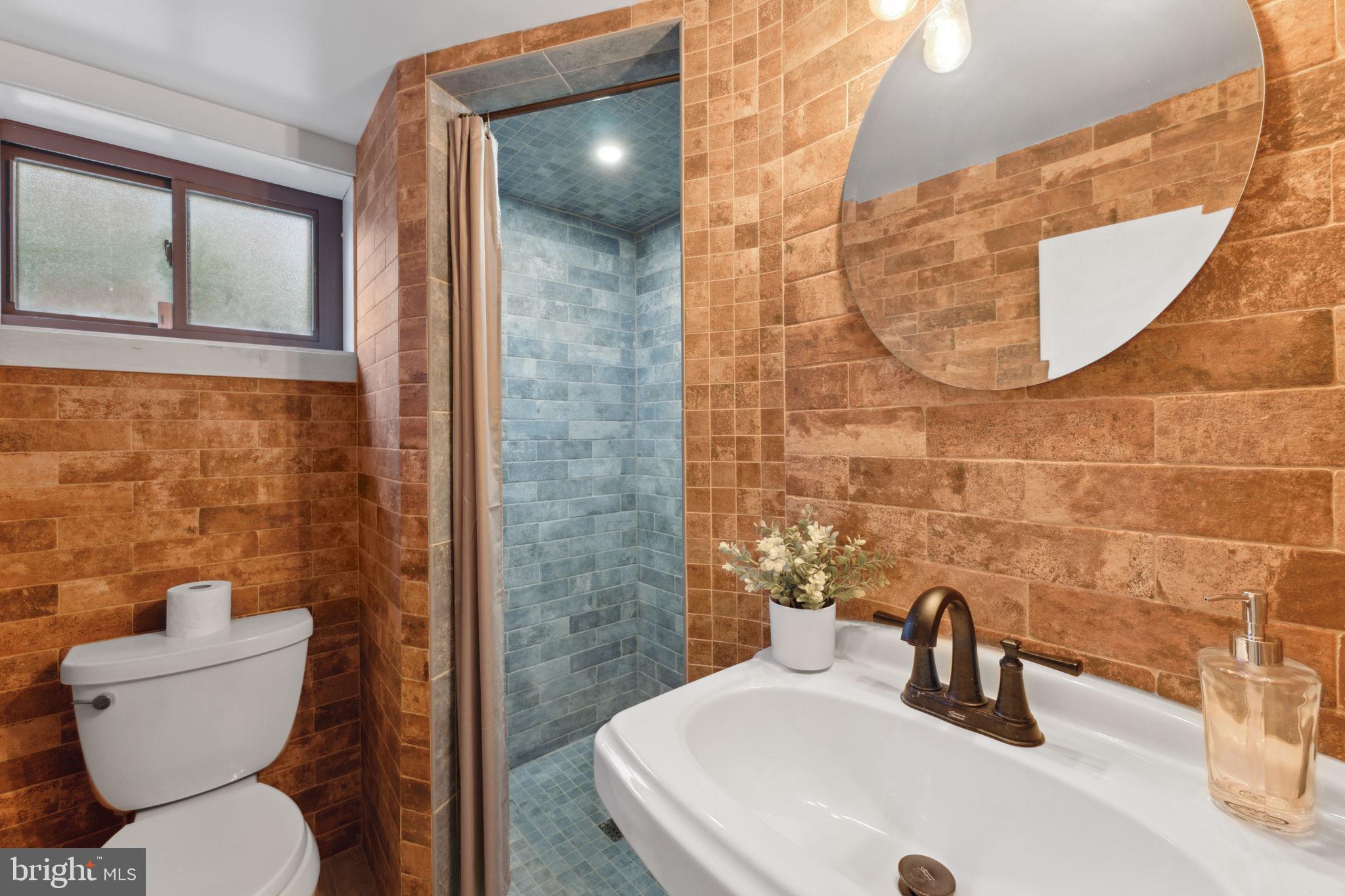 2401 N George Mason Dr