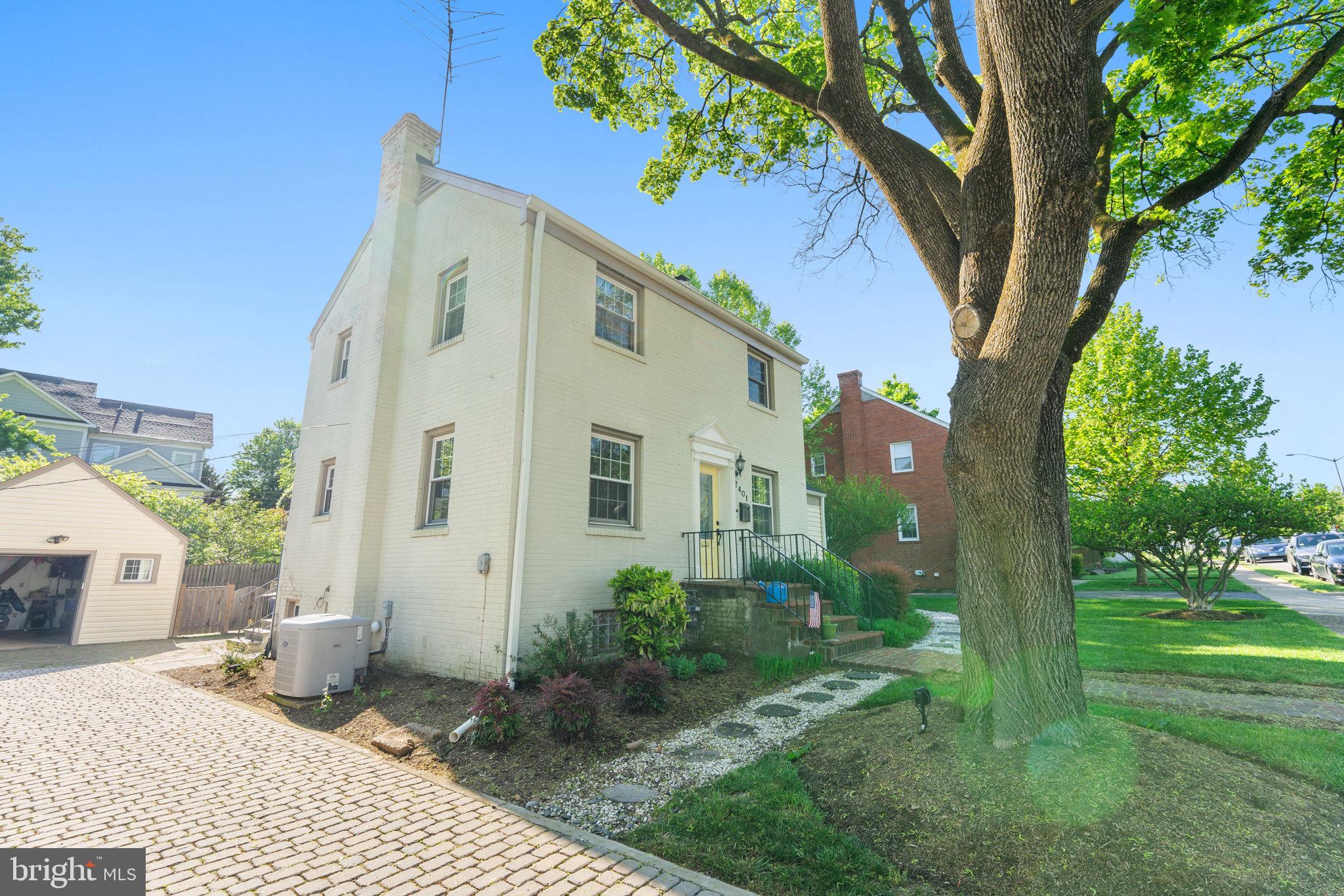 2401 N George Mason Dr