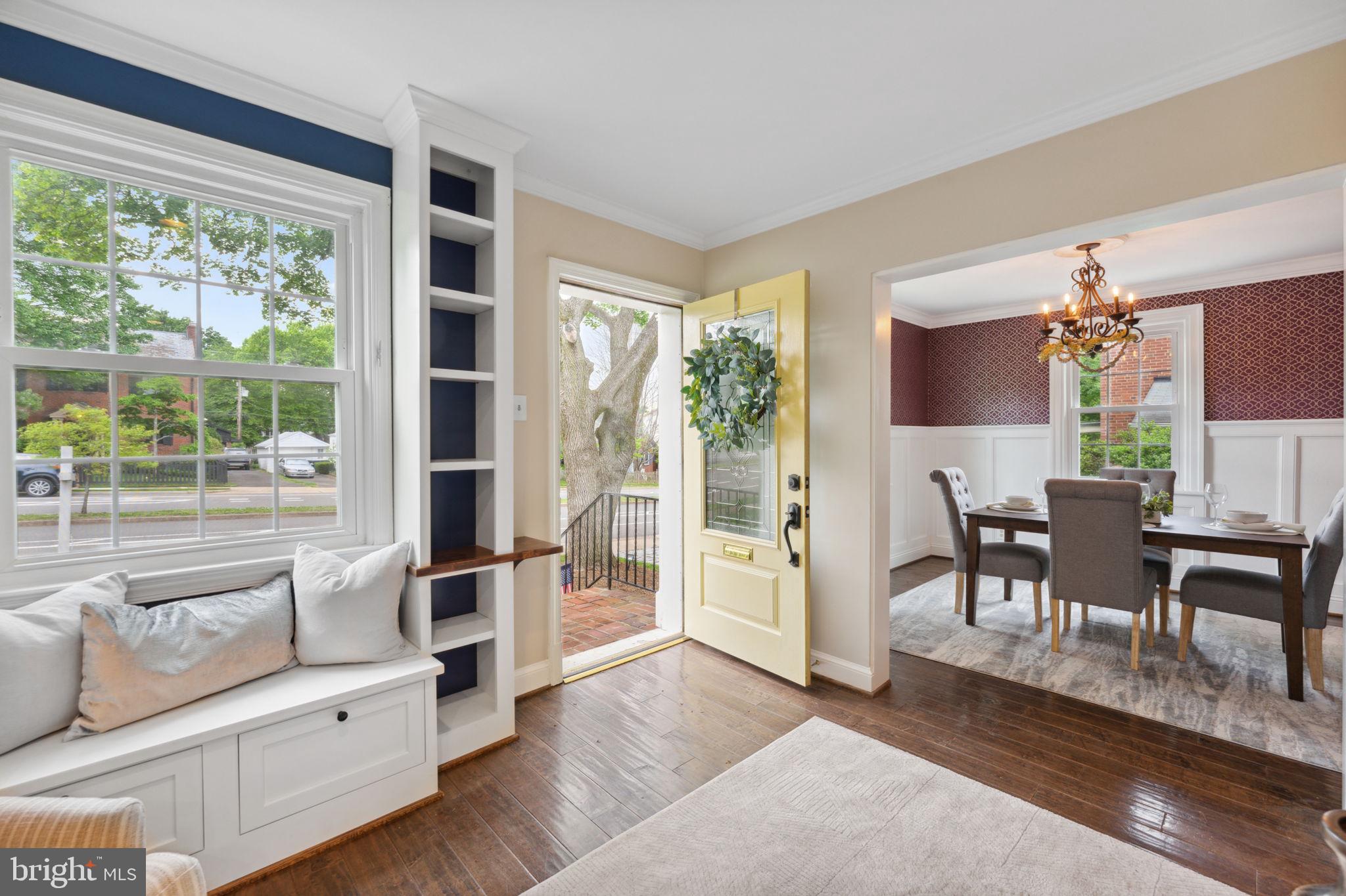 2401 N George Mason Dr