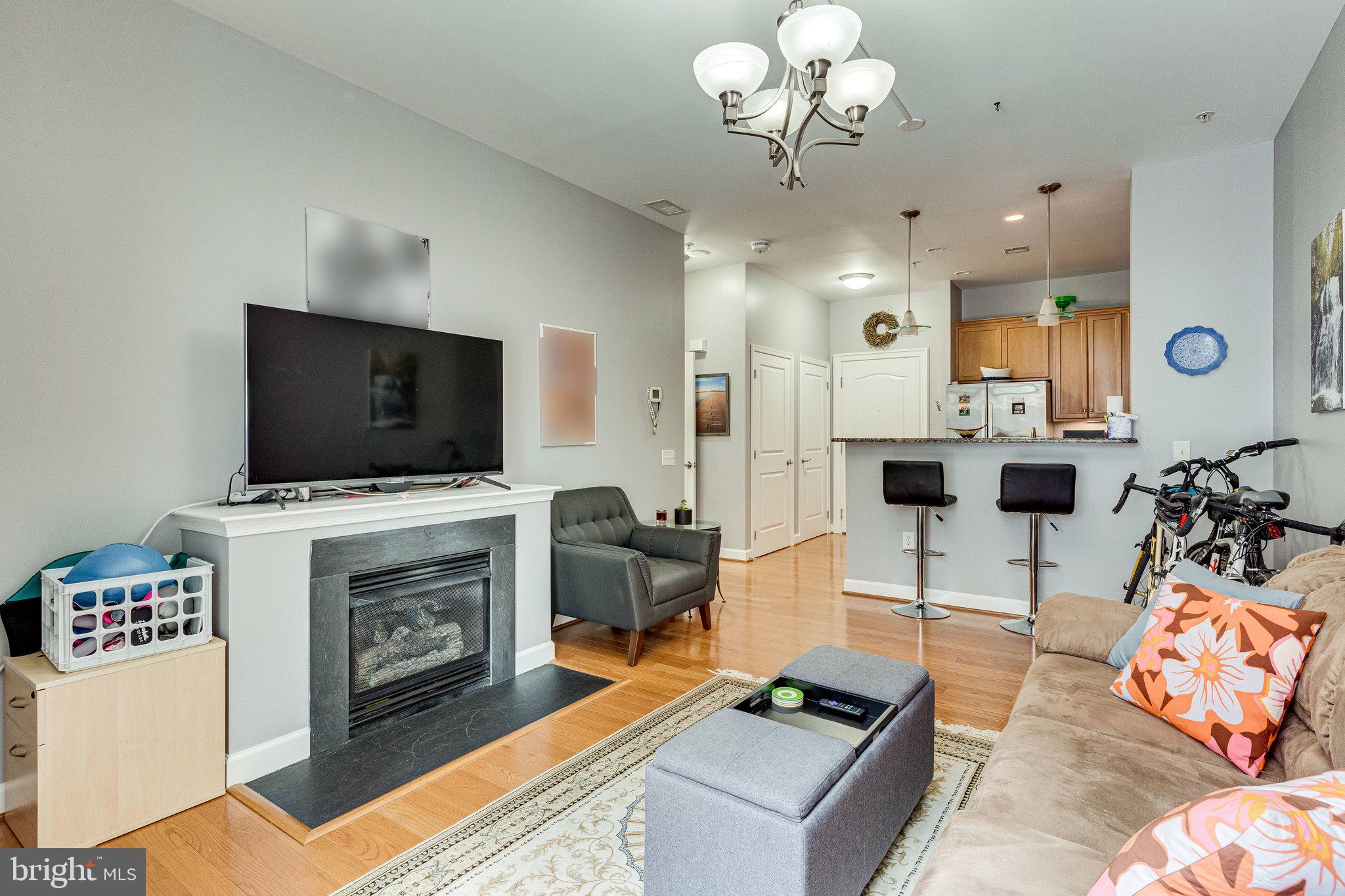 1000 N Randolph St #105