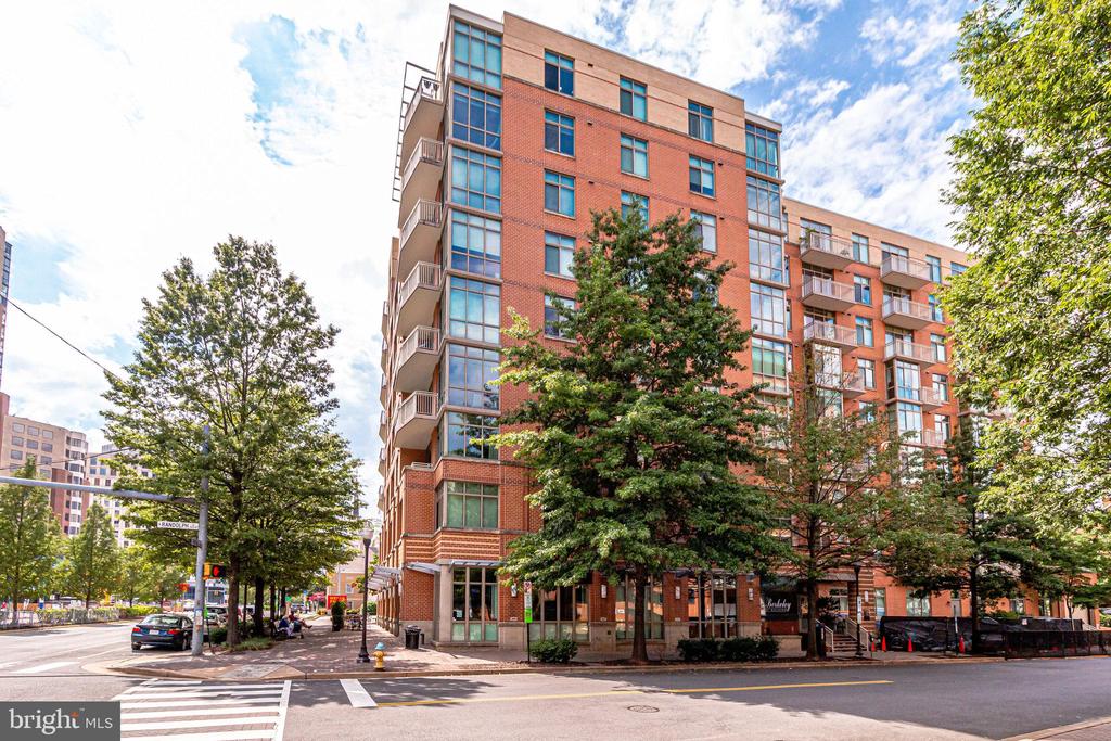 1000 N Randolph St #105