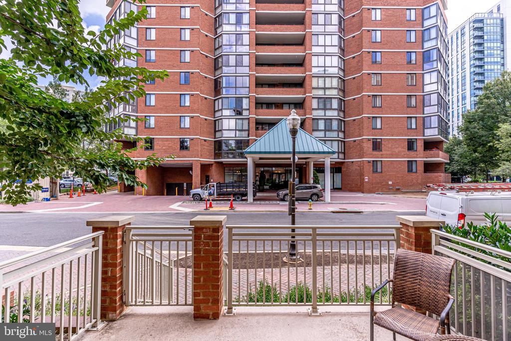 1000 N Randolph St #105