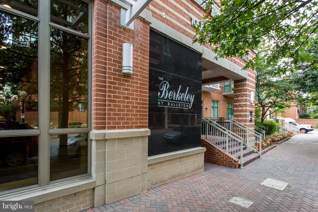 1000 N Randolph St #105
