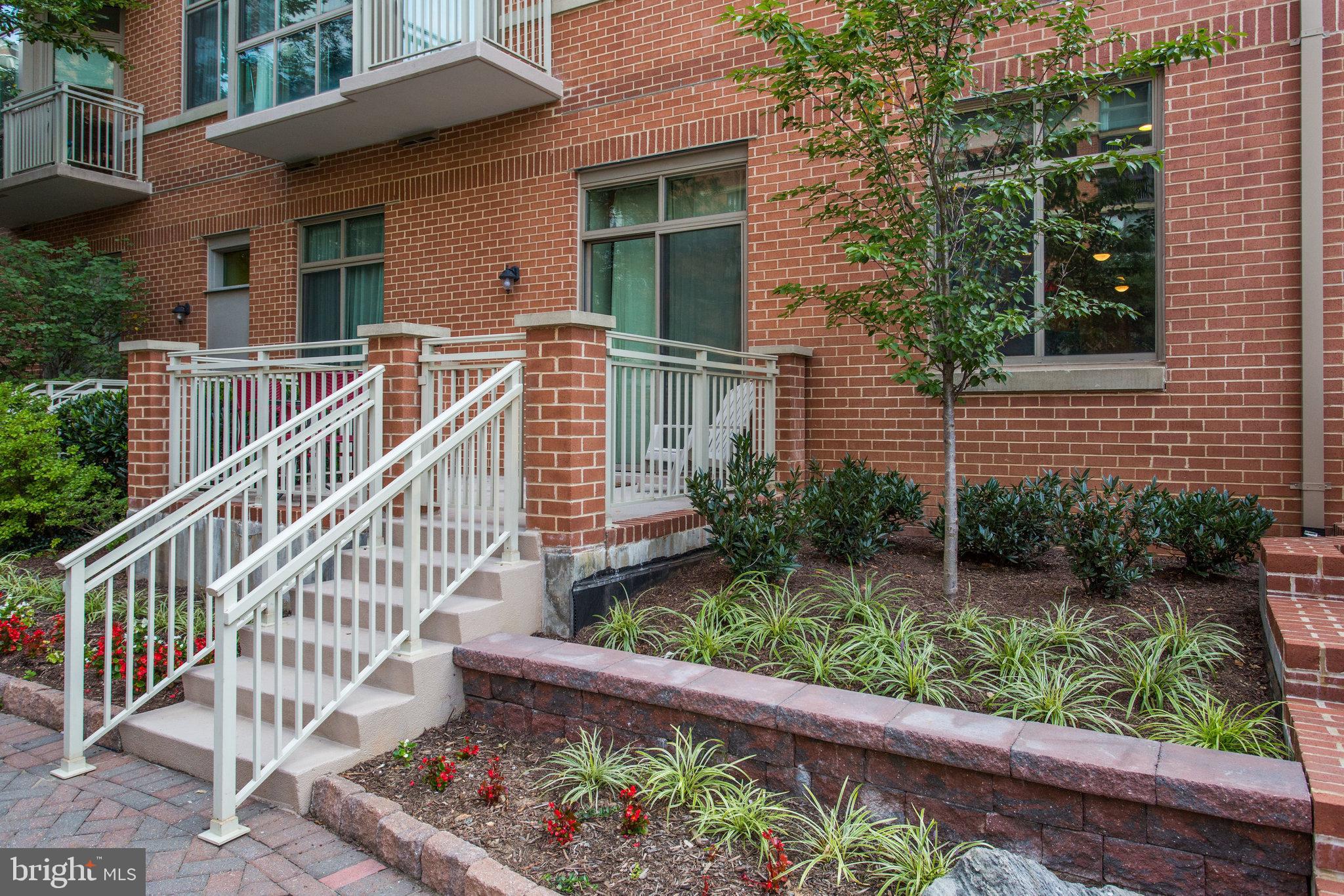 1000 N Randolph St #105