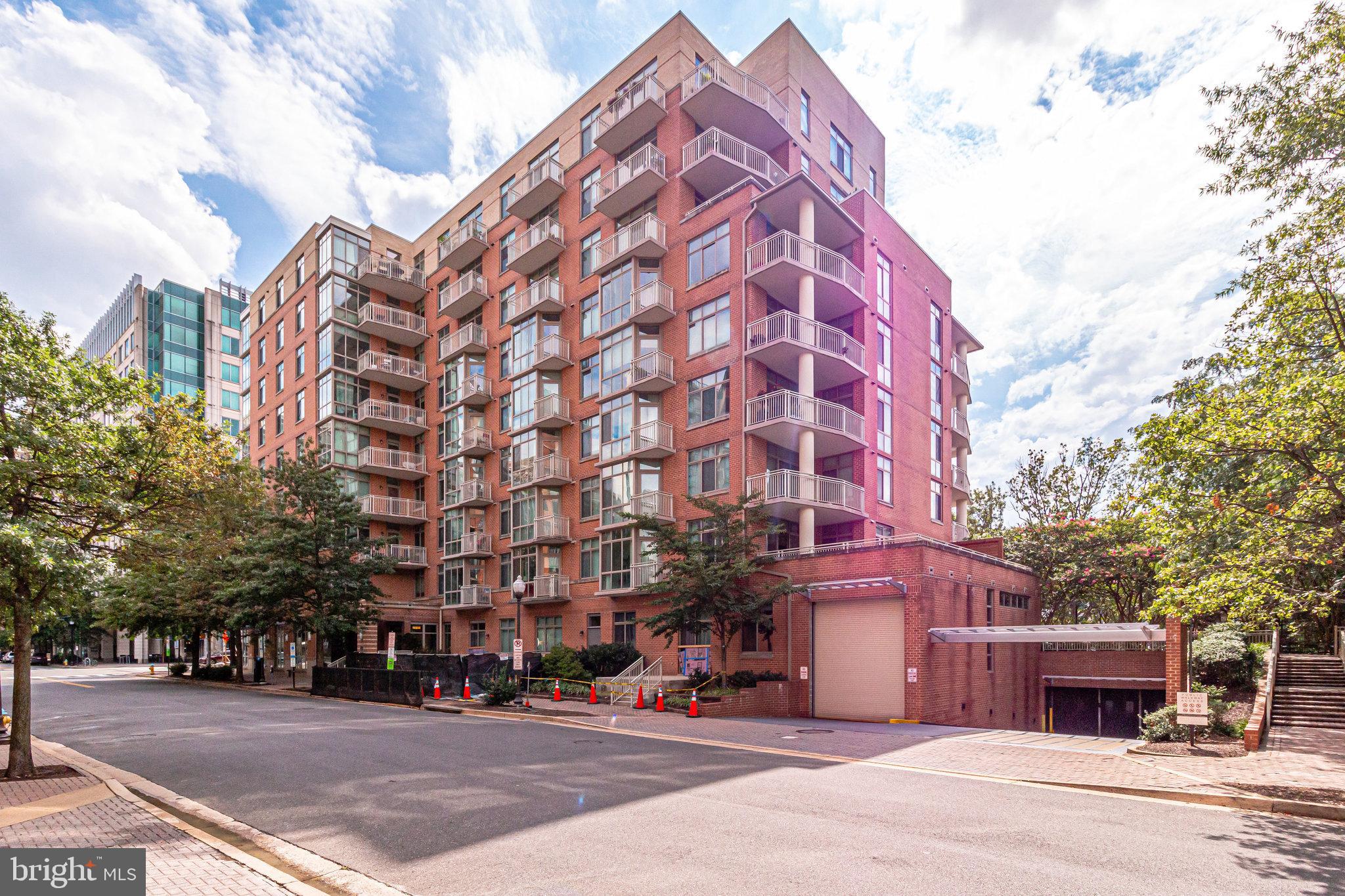 1000 N Randolph St #105