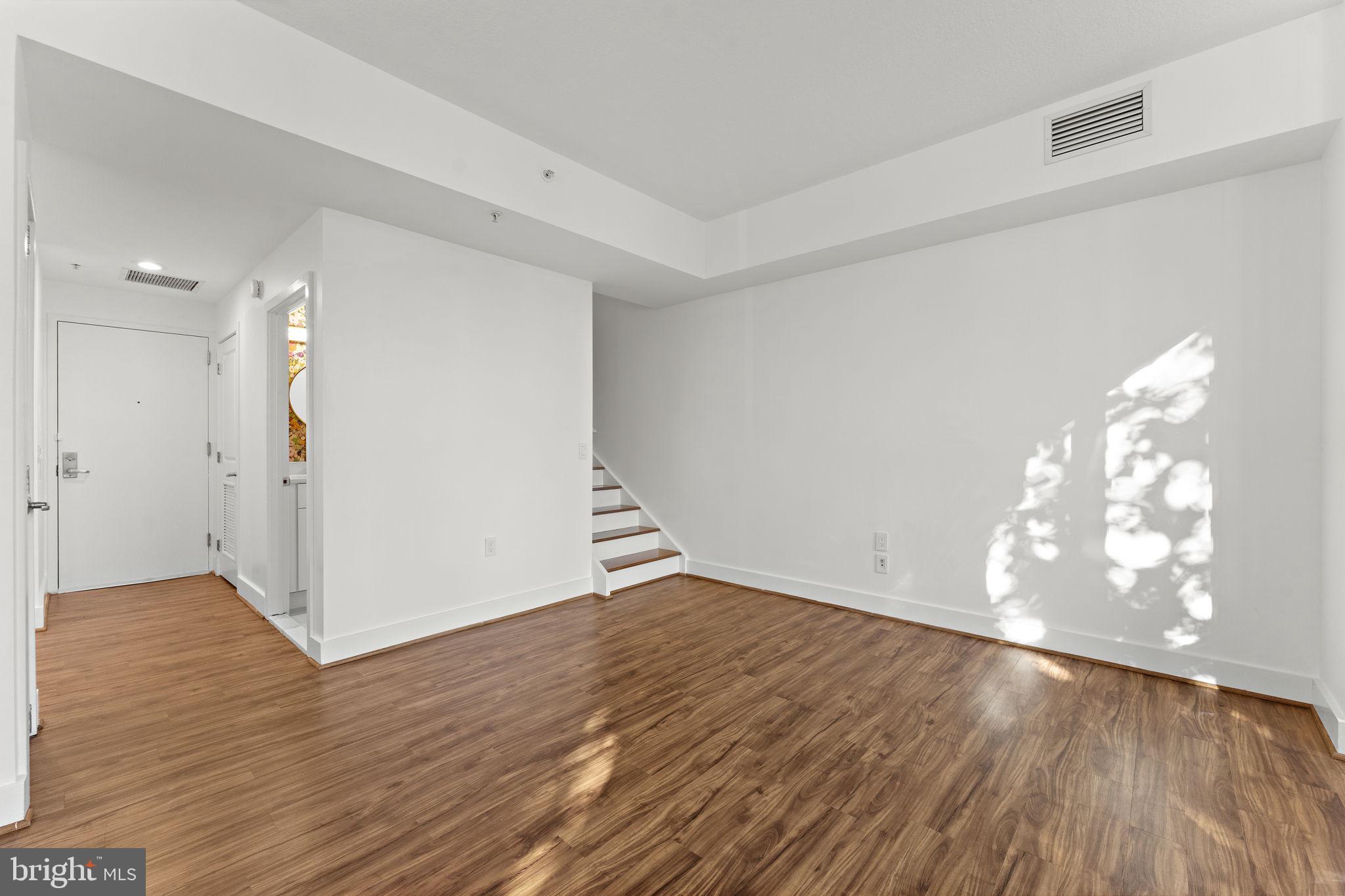 1536 N SCOTT STREET TH-10