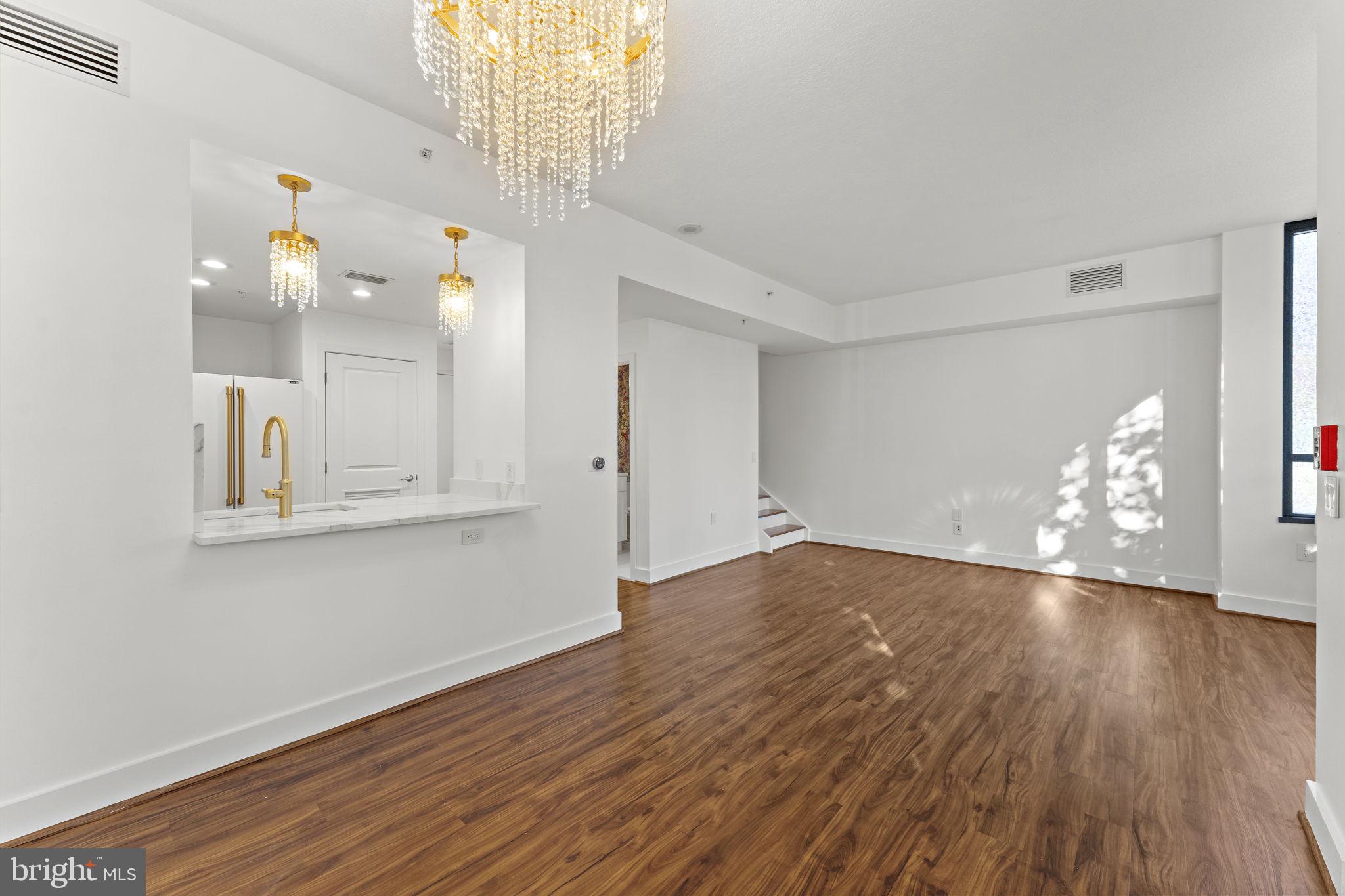 1536 N SCOTT STREET TH-10