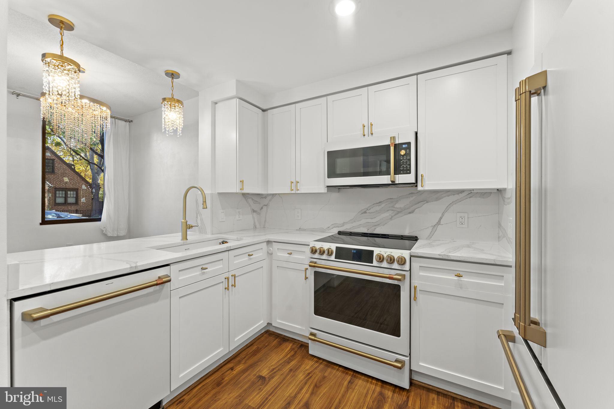 1536 N SCOTT STREET TH-10