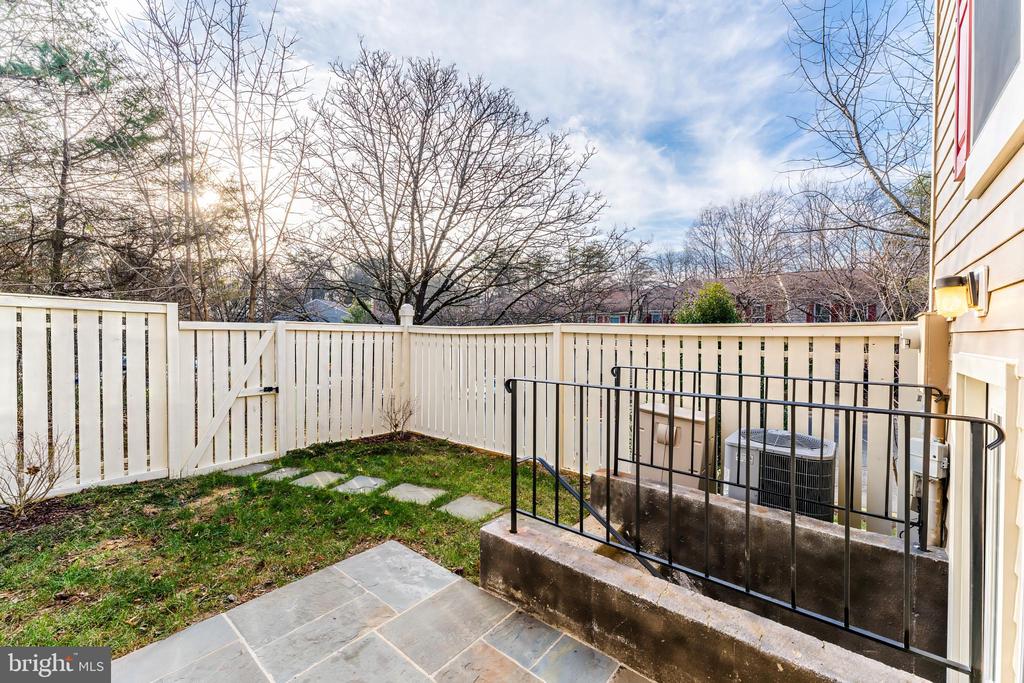 1610 Fieldthorn Dr
