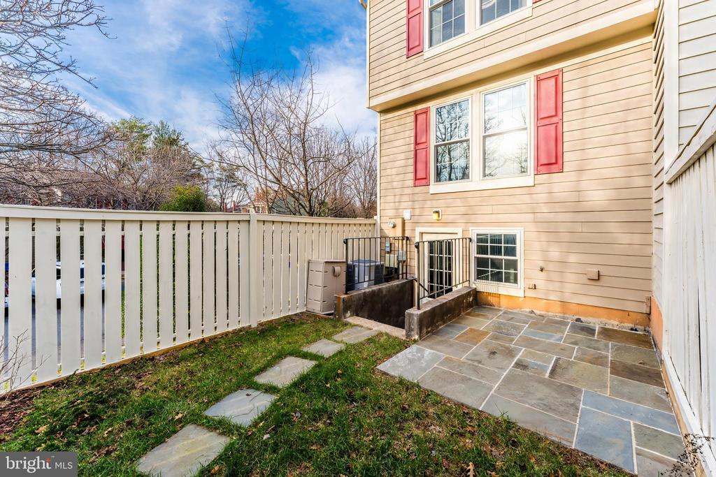 1610 Fieldthorn Dr
