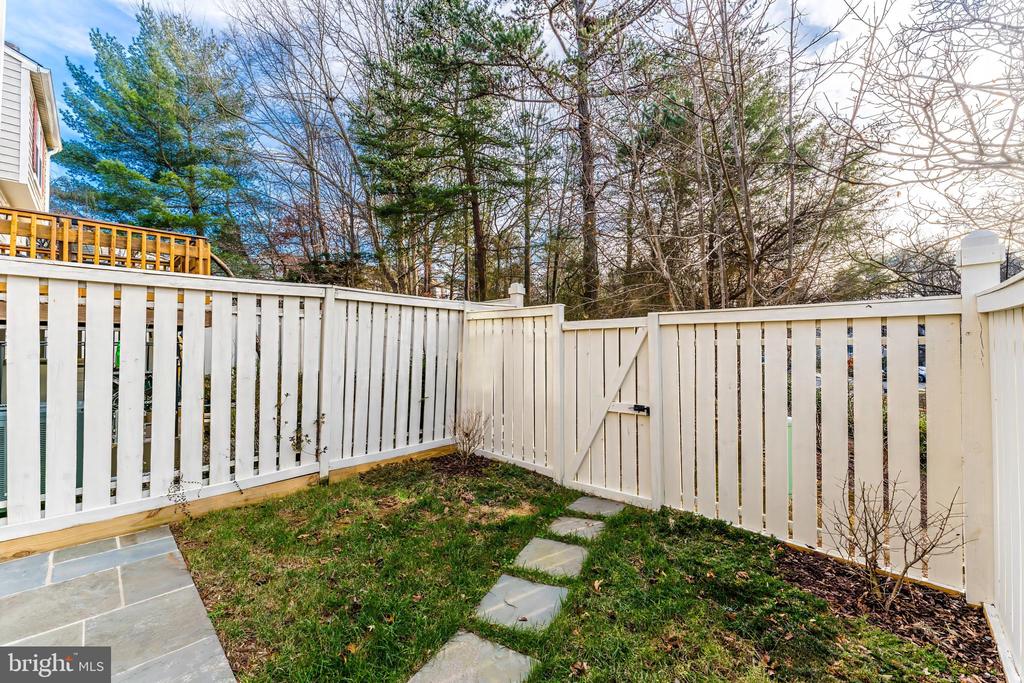 1610 Fieldthorn Dr