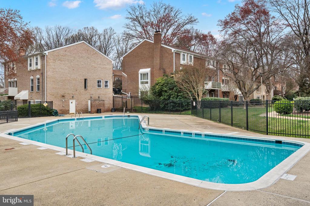 3829 Persimmon Cir