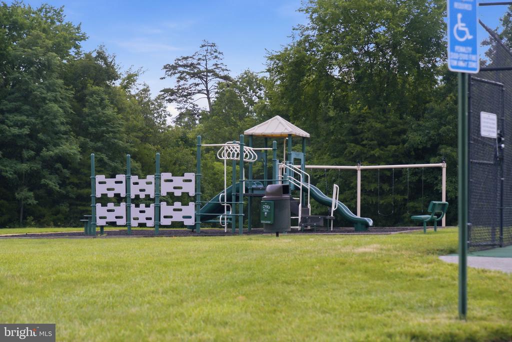 43909 CHURCHILL GLEN DRIVE
