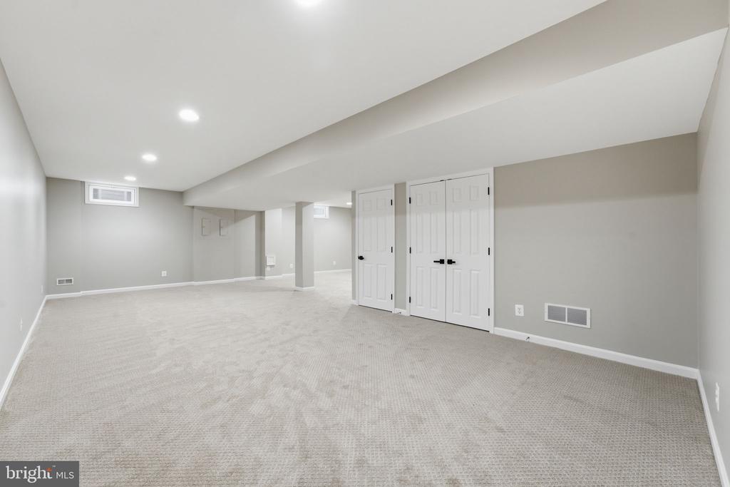 43909 CHURCHILL GLEN DRIVE
