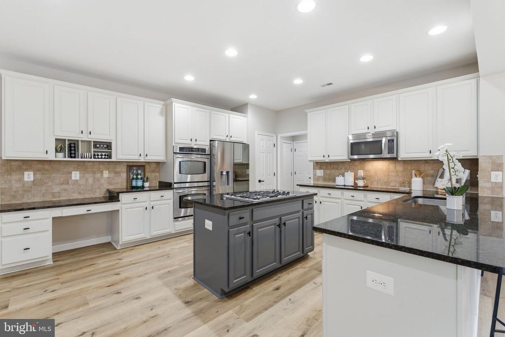 43909 CHURCHILL GLEN DRIVE