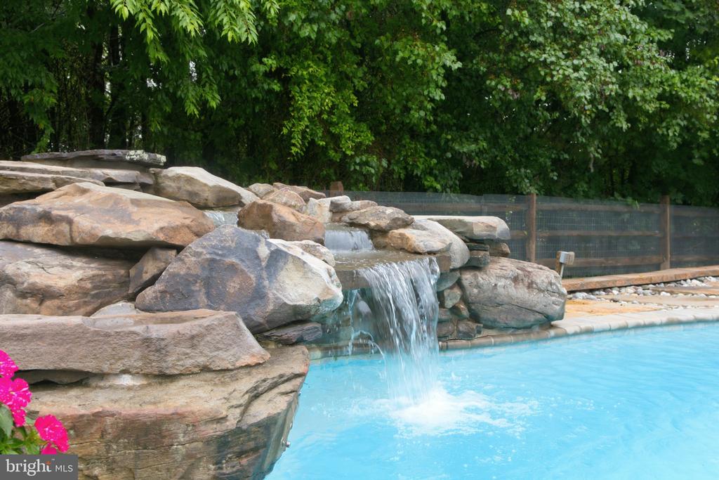 43909 CHURCHILL GLEN DRIVE