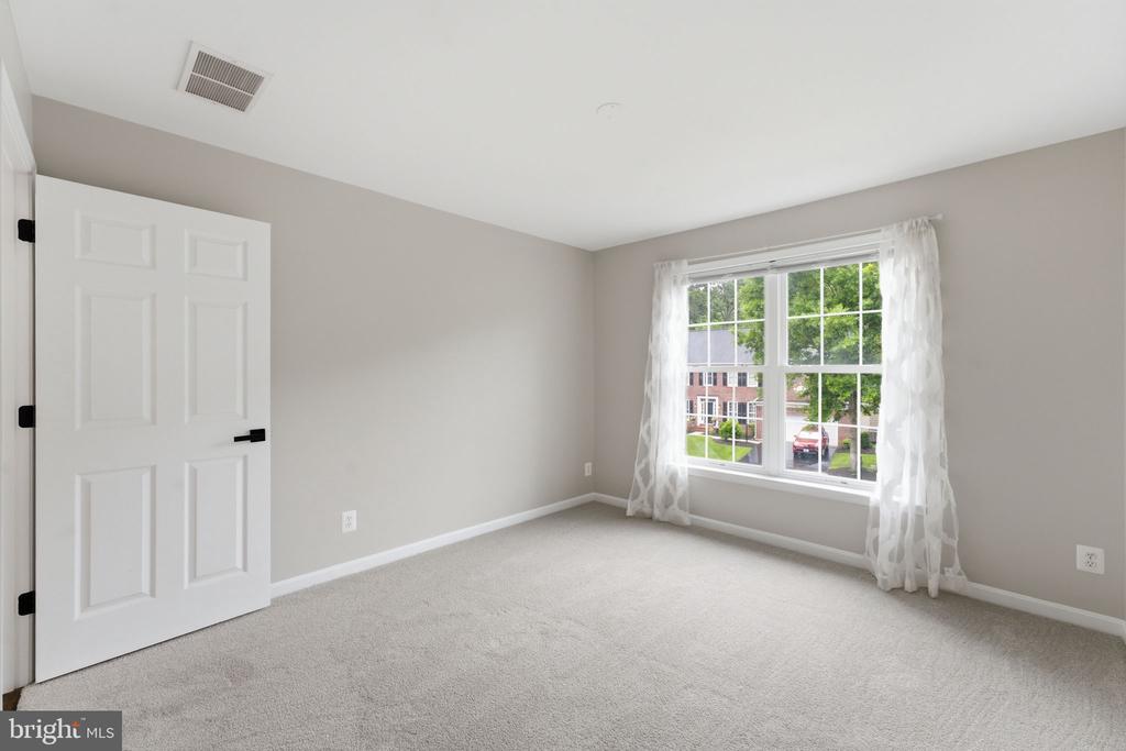 43909 CHURCHILL GLEN DRIVE