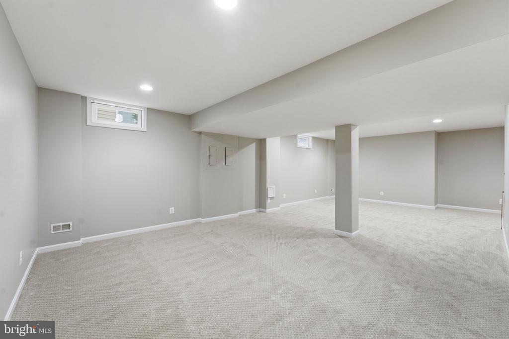 43909 CHURCHILL GLEN DRIVE