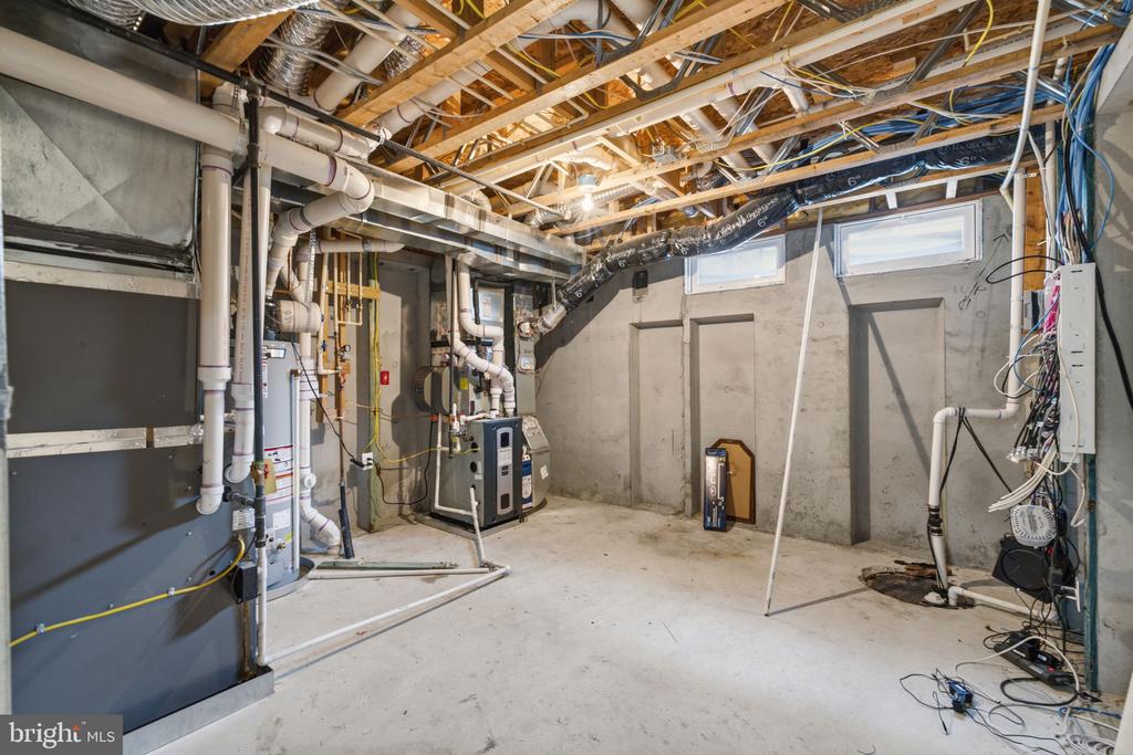 43909 CHURCHILL GLEN DRIVE