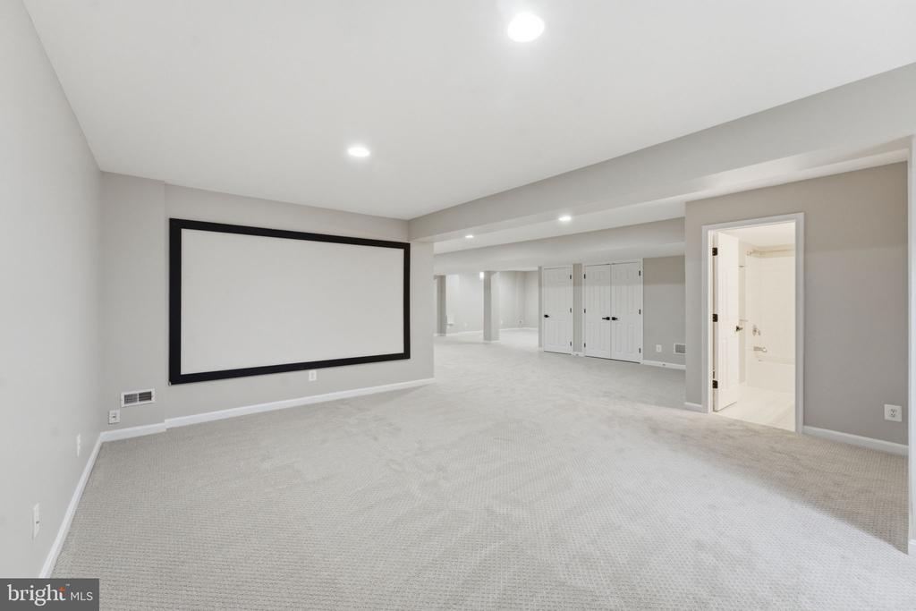 43909 CHURCHILL GLEN DRIVE