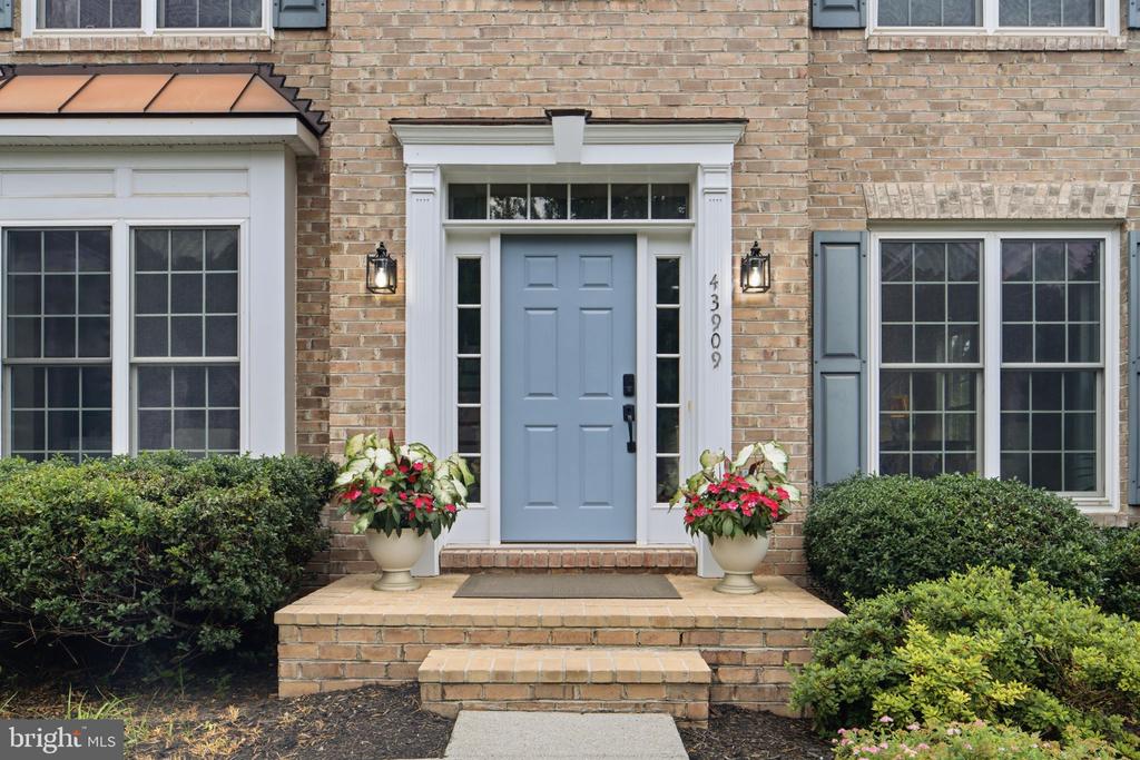 43909 CHURCHILL GLEN DRIVE
