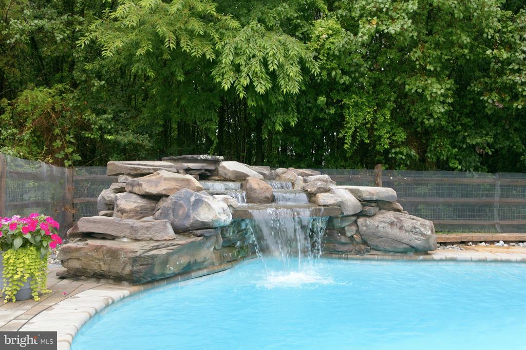 43909 CHURCHILL GLEN DRIVE