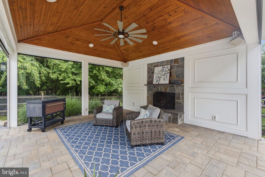 43909 CHURCHILL GLEN DRIVE