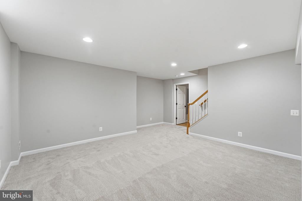 43909 CHURCHILL GLEN DRIVE