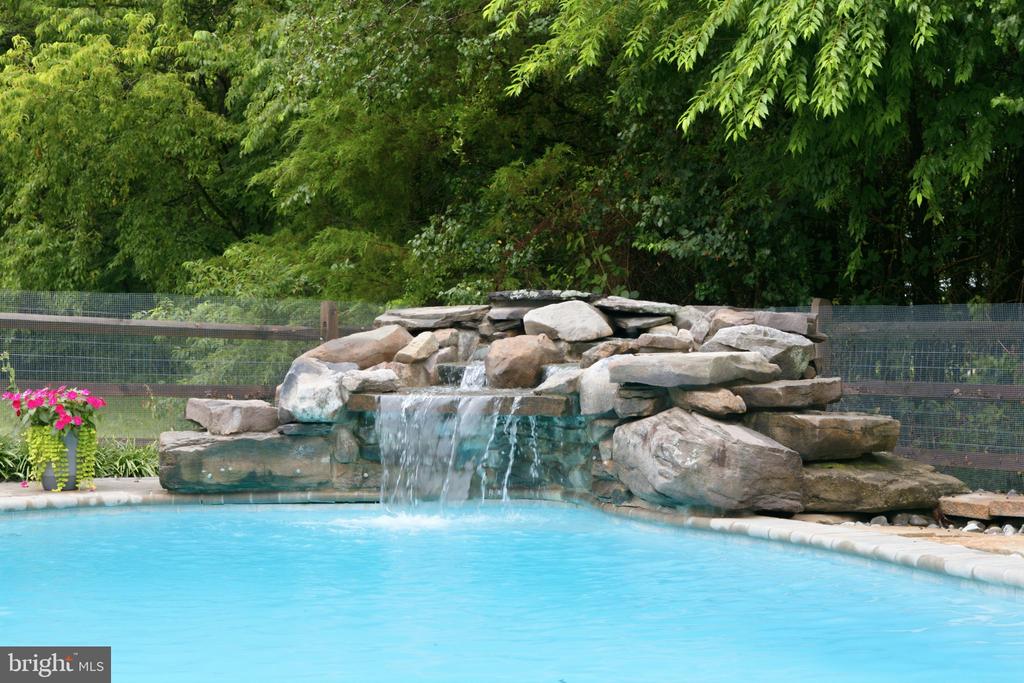 43909 CHURCHILL GLEN DRIVE