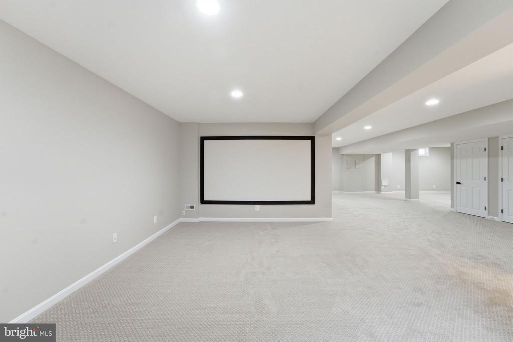 43909 CHURCHILL GLEN DRIVE