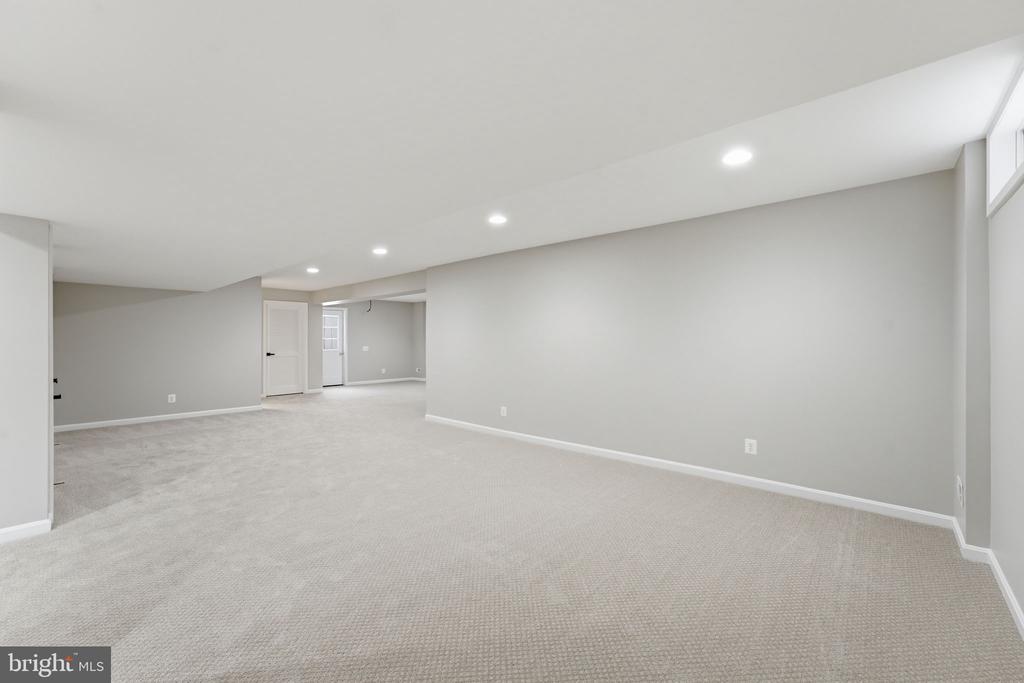 43909 CHURCHILL GLEN DRIVE