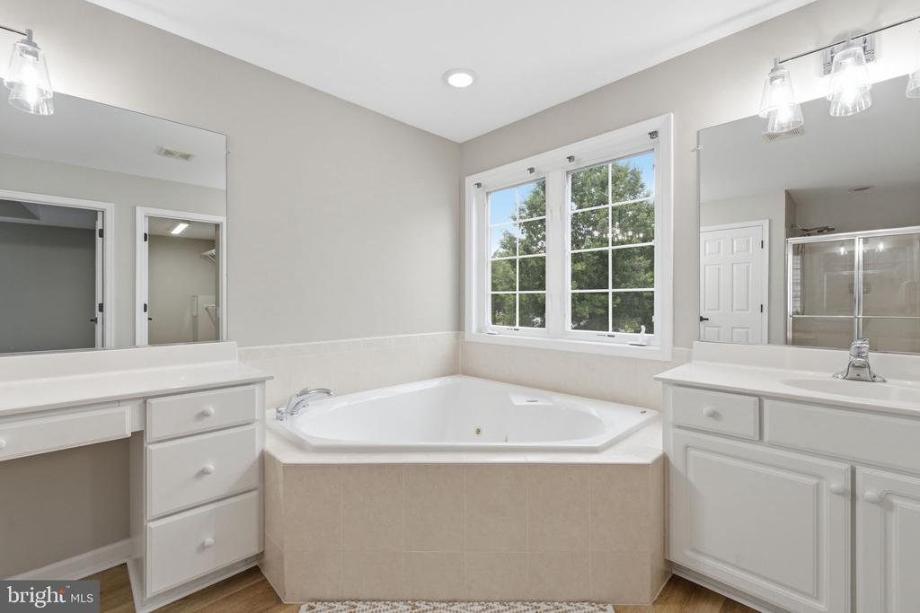 43909 CHURCHILL GLEN DRIVE