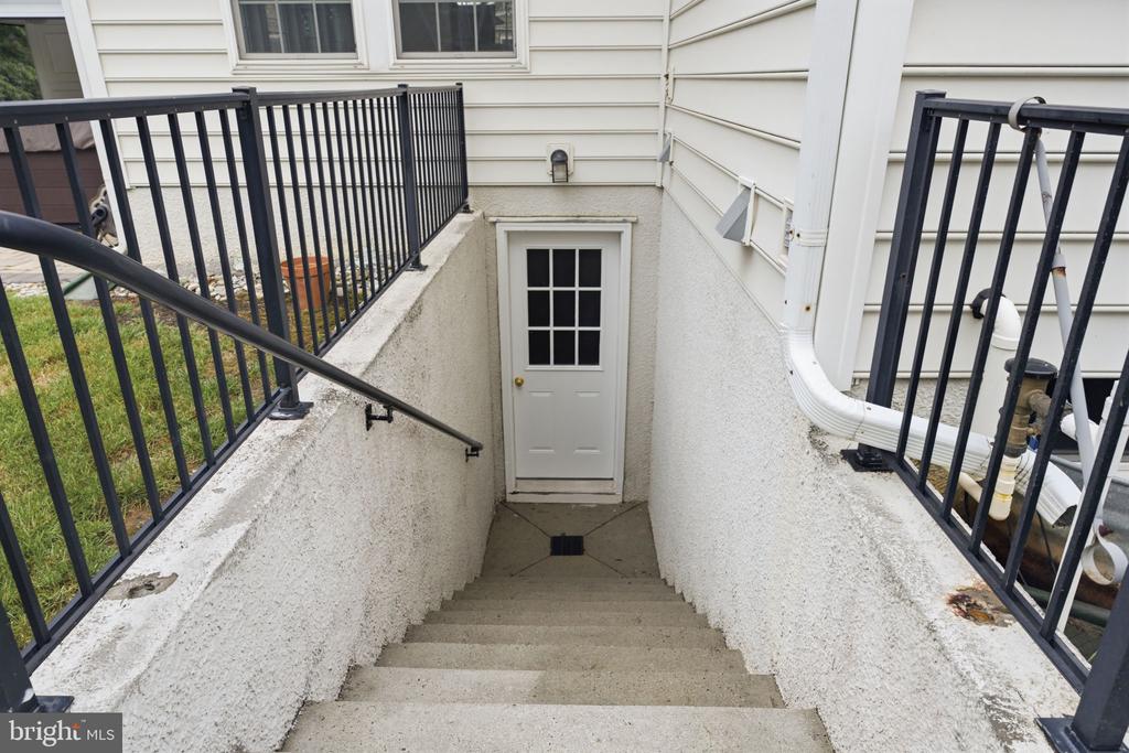 43909 CHURCHILL GLEN DRIVE