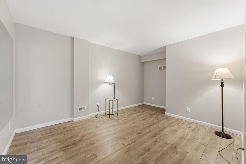 43909 CHURCHILL GLEN DRIVE