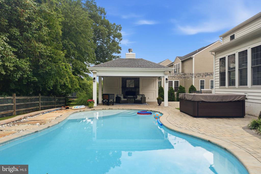 43909 CHURCHILL GLEN DRIVE