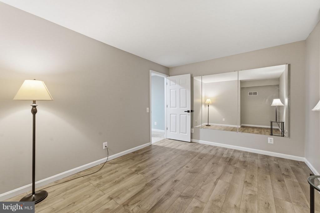 43909 CHURCHILL GLEN DRIVE