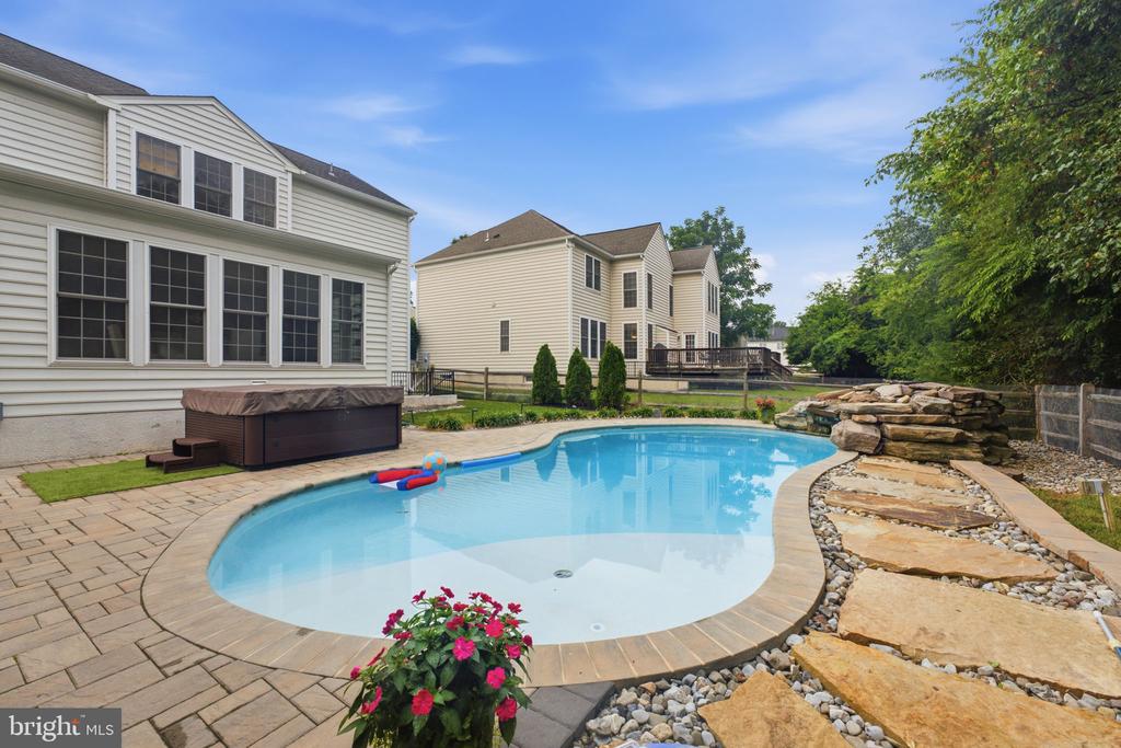 43909 CHURCHILL GLEN DRIVE