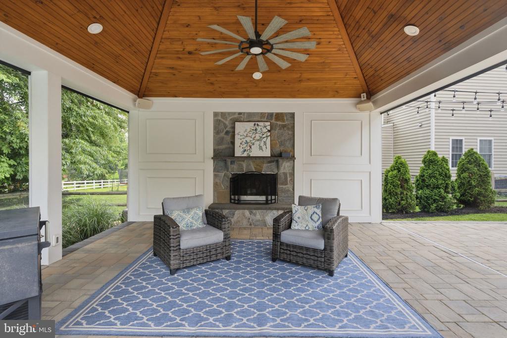43909 CHURCHILL GLEN DRIVE