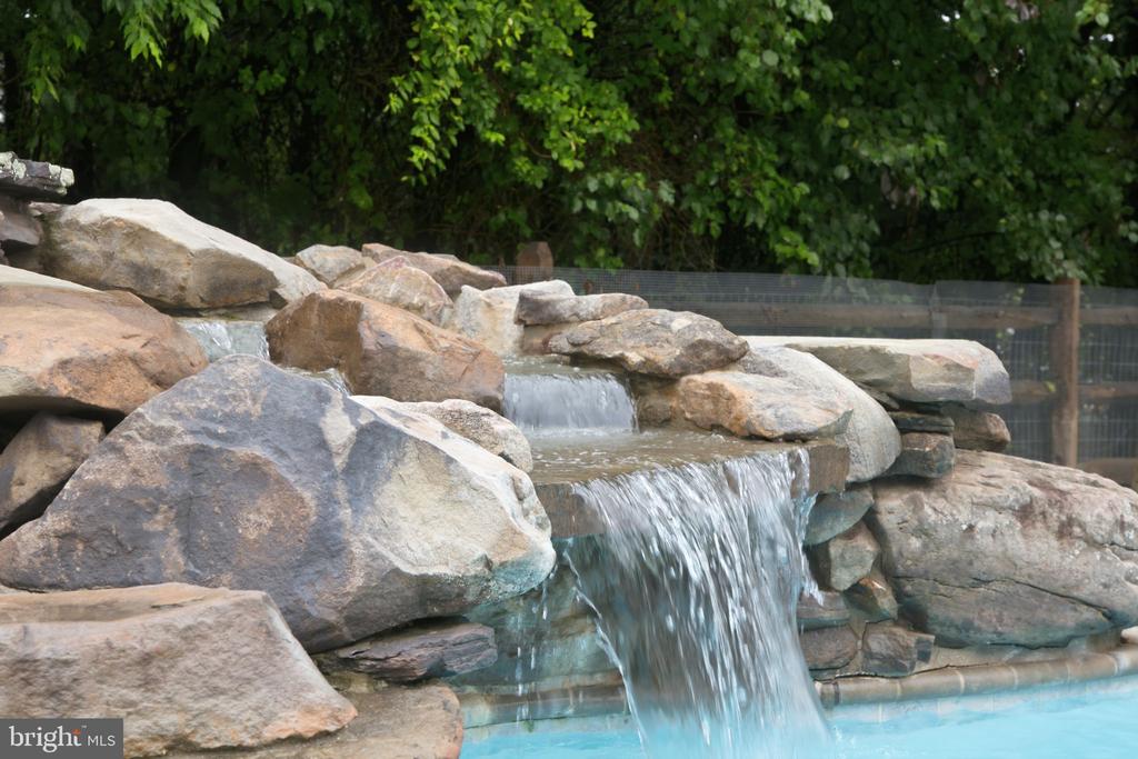 43909 CHURCHILL GLEN DRIVE