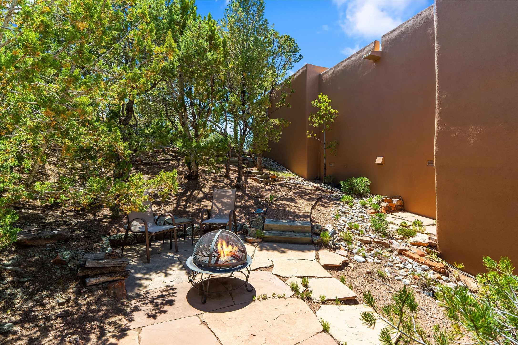 842 Camino De Jemez