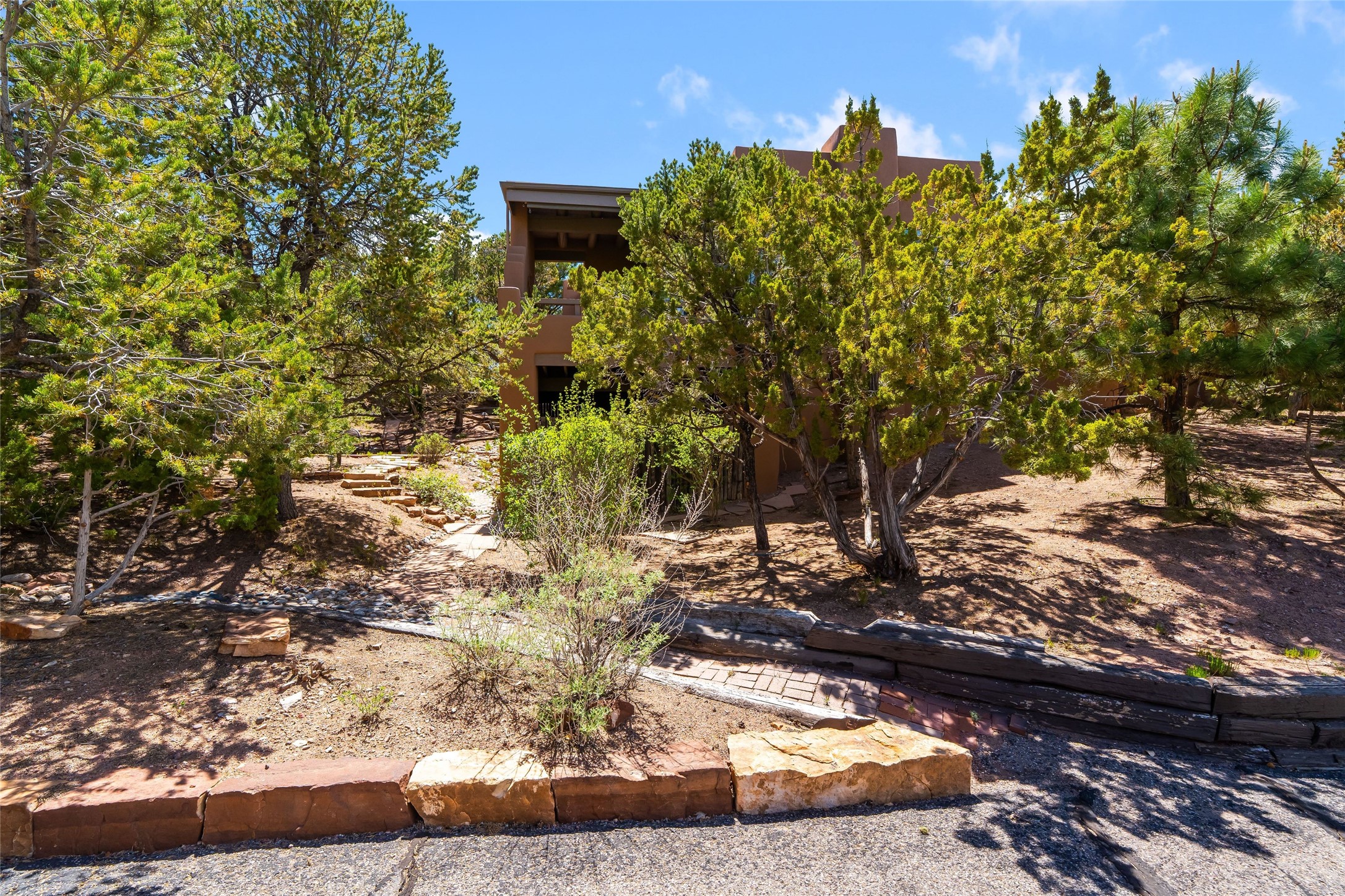 842 Camino De Jemez