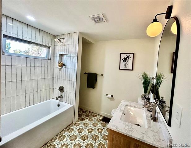 601 W Layton Avenue