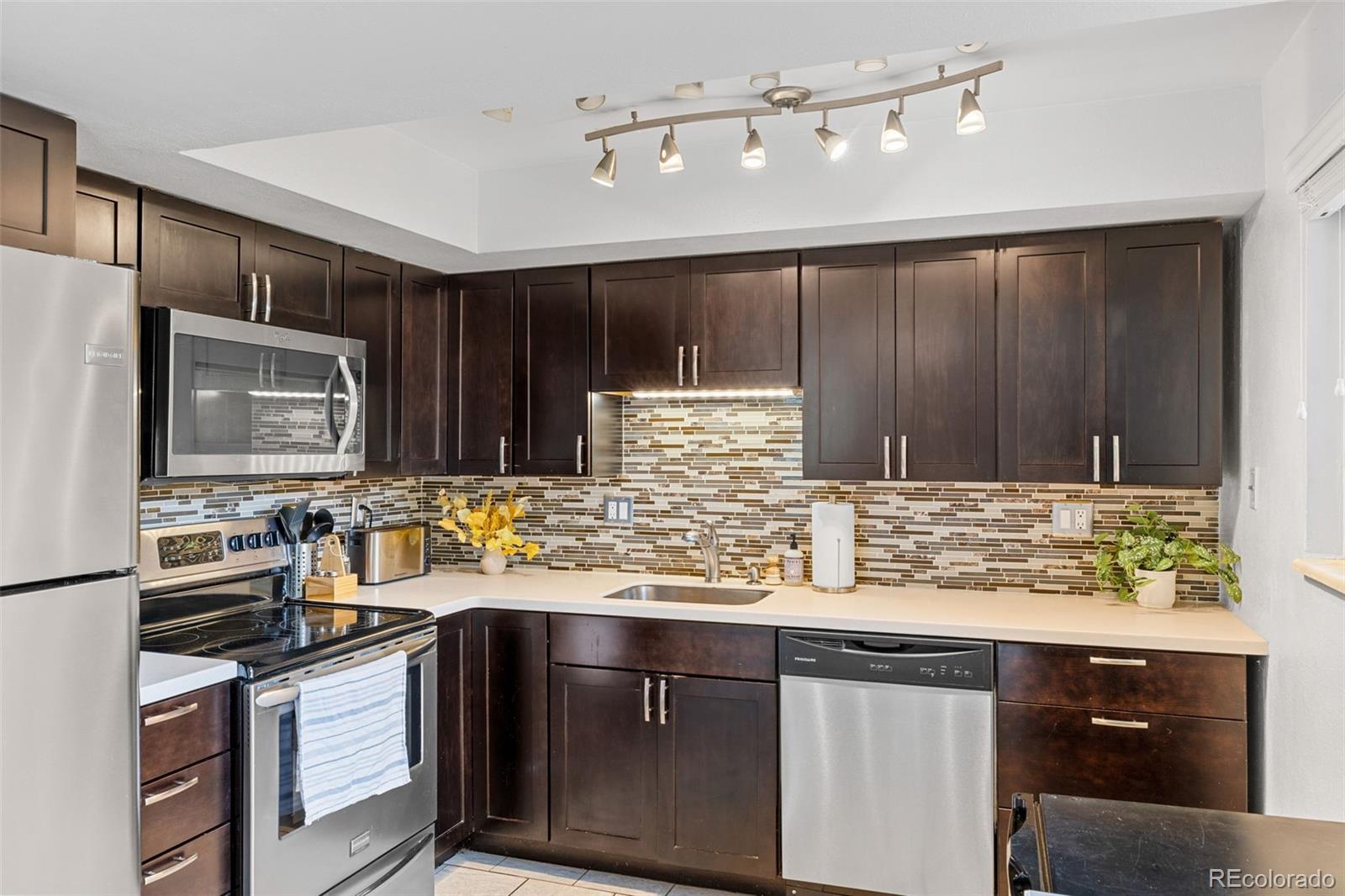 4216 E Maplewood Way