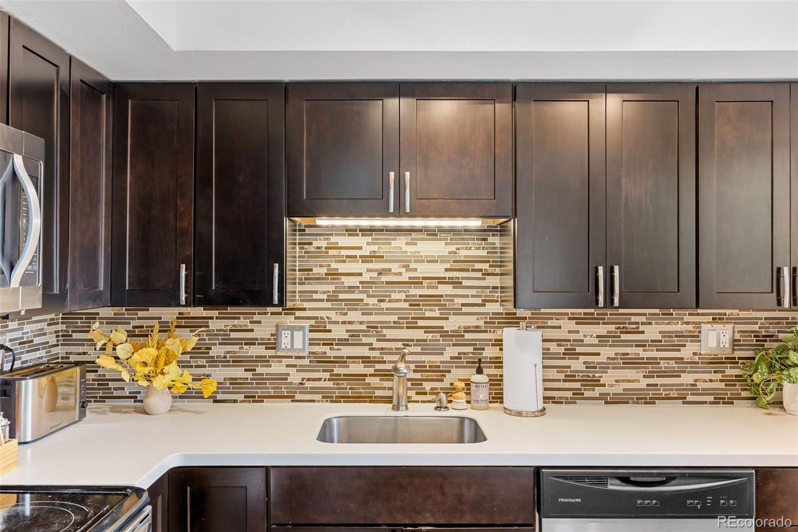 4216 E Maplewood Way