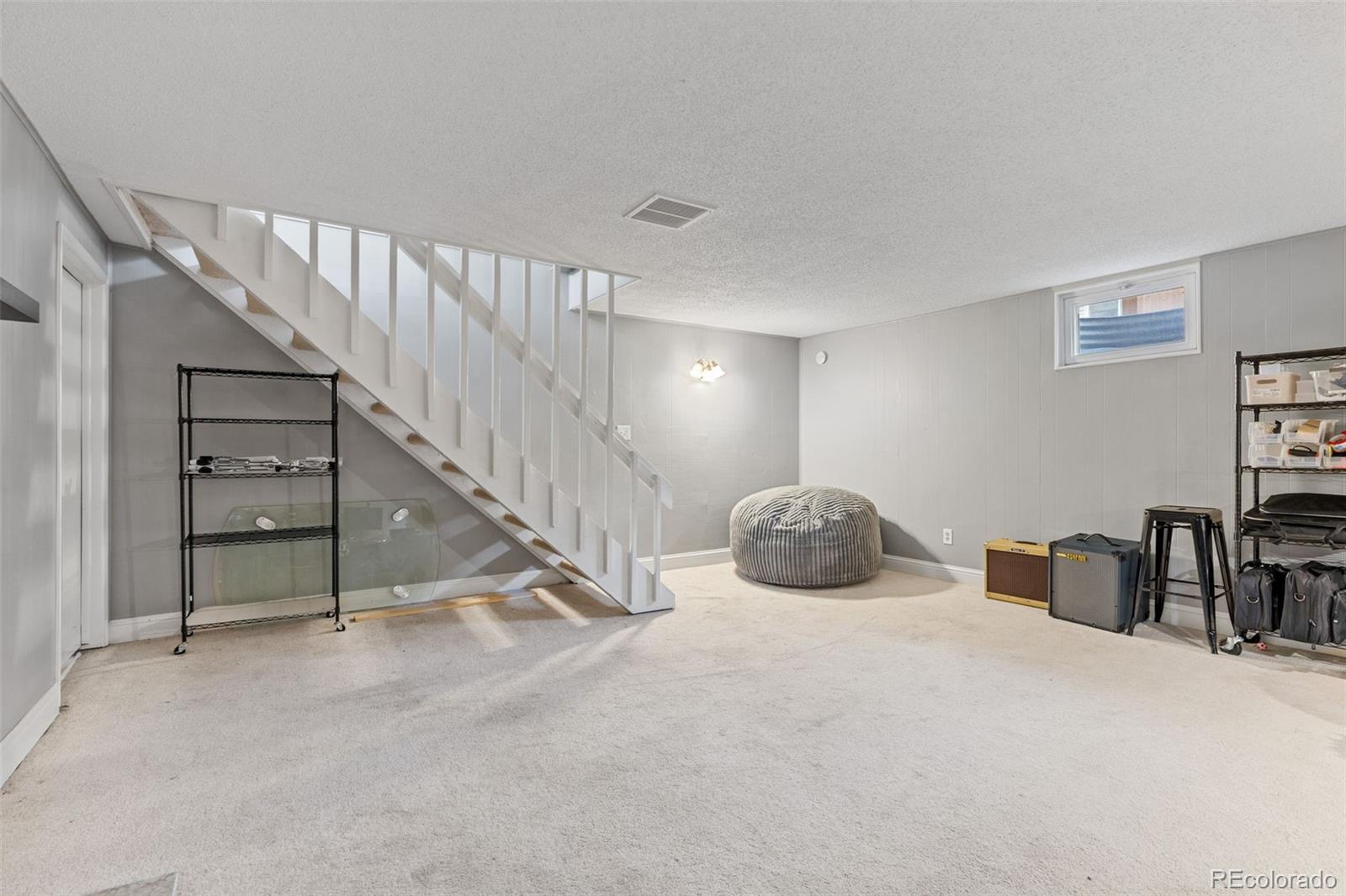 4216 E Maplewood Way