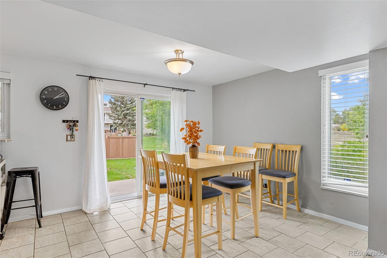 4216 E Maplewood Way