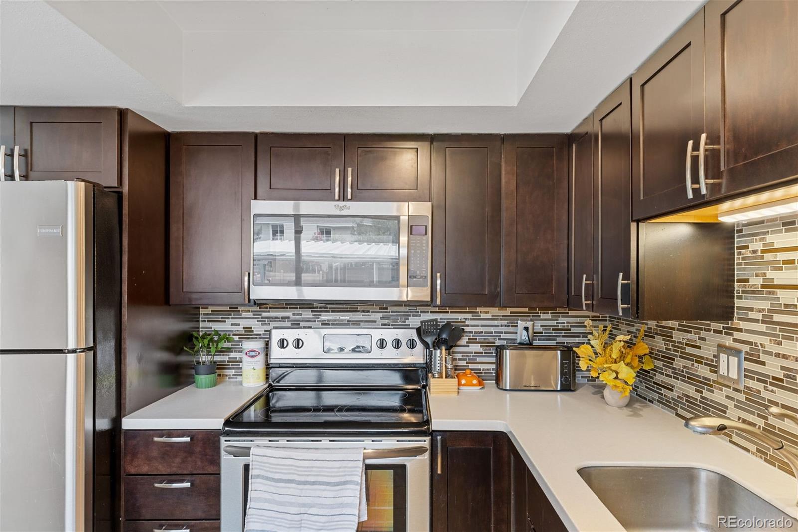 4216 E Maplewood Way