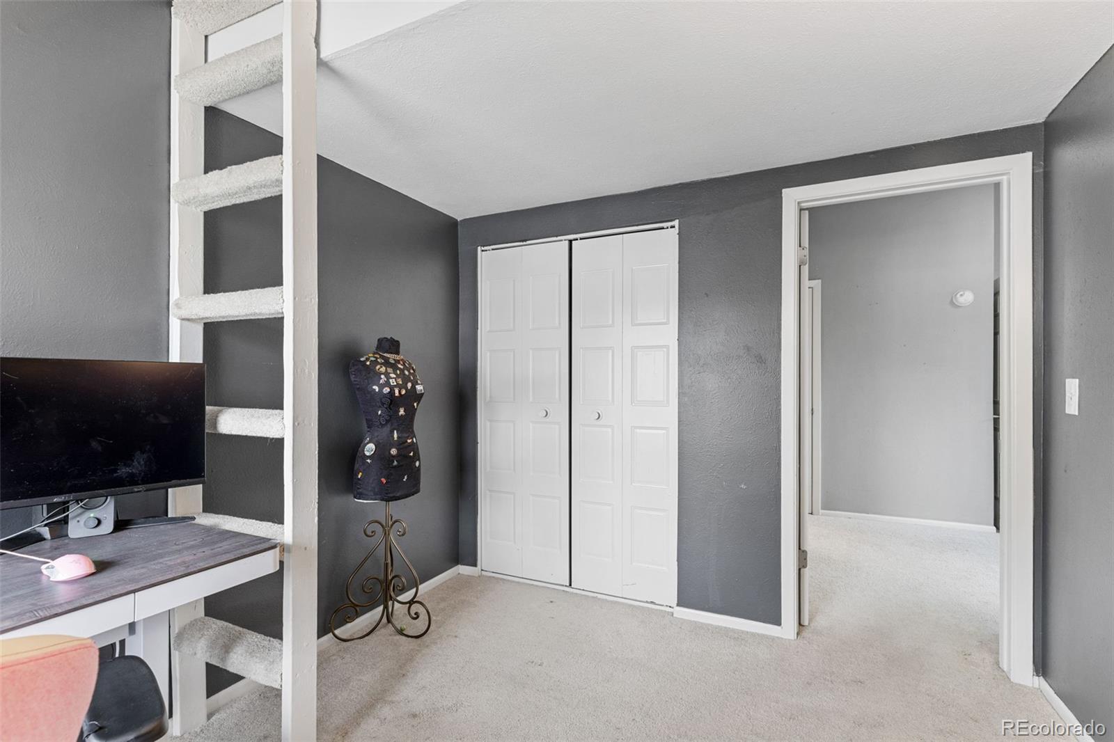 4216 E Maplewood Way